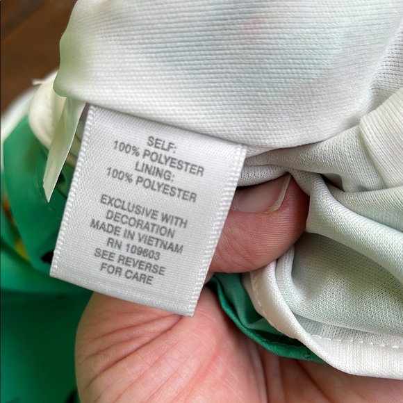 Green Floral & Birds Sleeveless V-neck Midi Dress - Picture 8 of 9